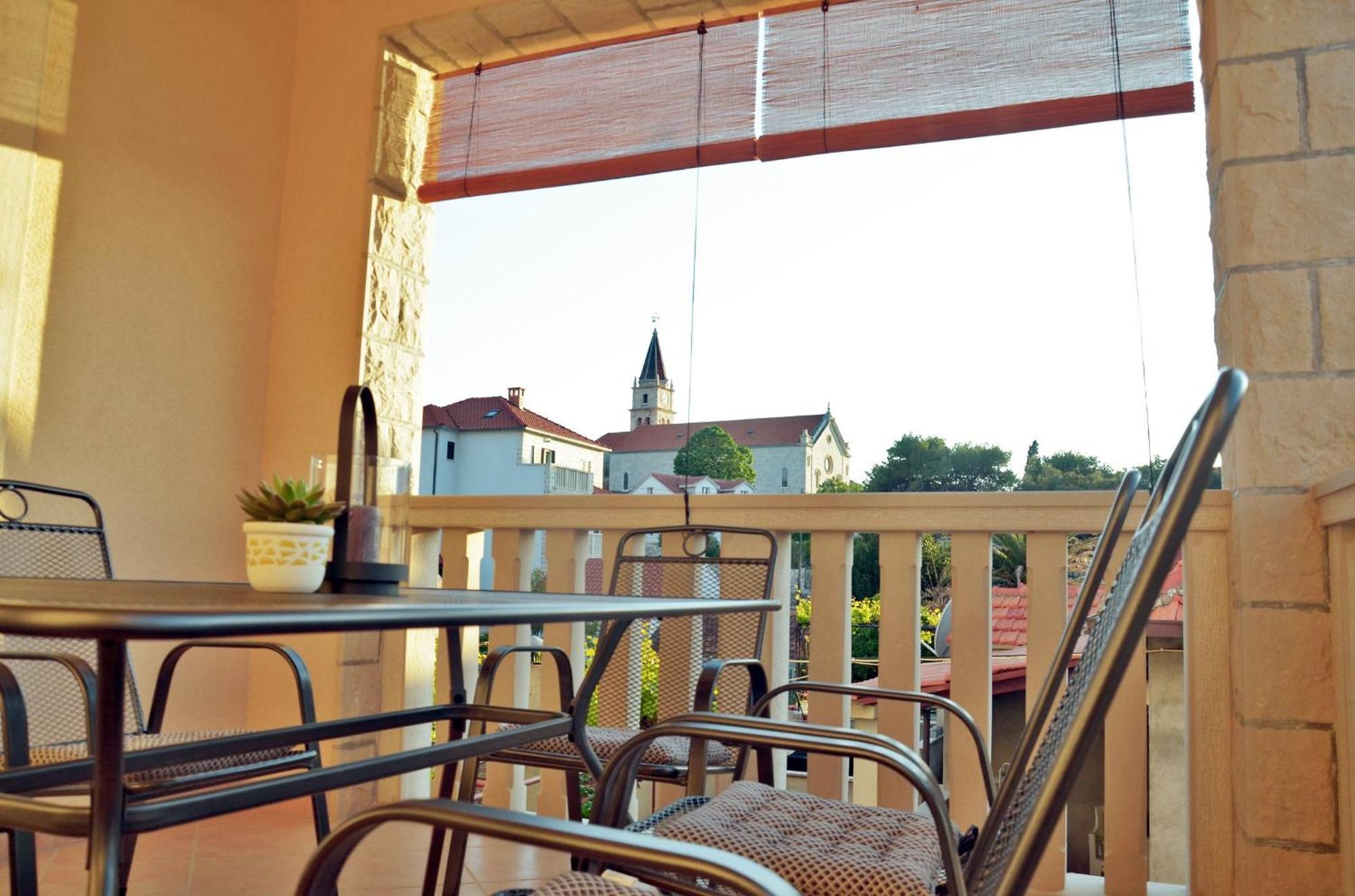 Apartment Luna Postira Exterior photo
