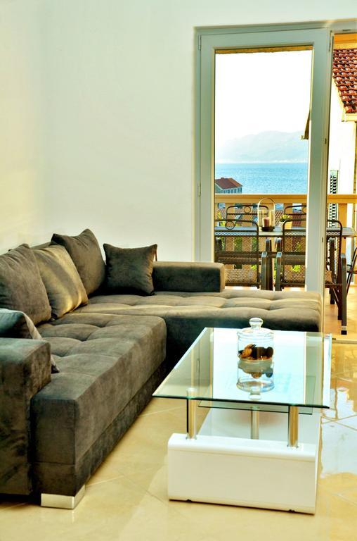 Apartment Luna Postira Exterior photo