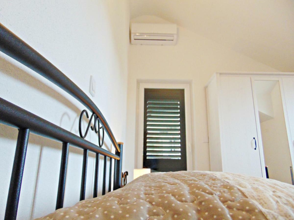 Apartment Luna Postira Exterior photo